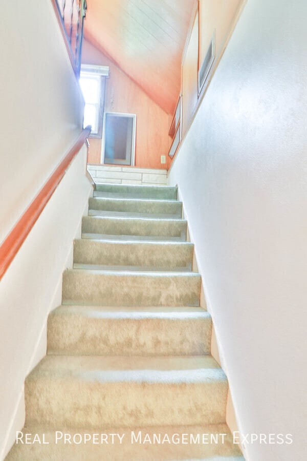Building Photo - 1412 W 17th St