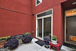 Building Photo - 2110 Sansom St