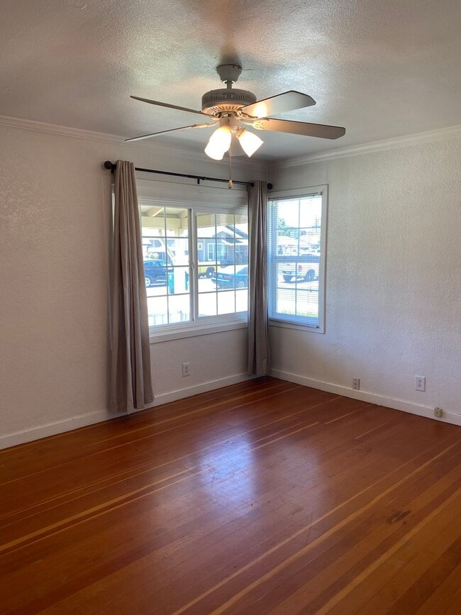Building Photo - Now Available!! DESIREABLE LOS BANOS SOUTH...