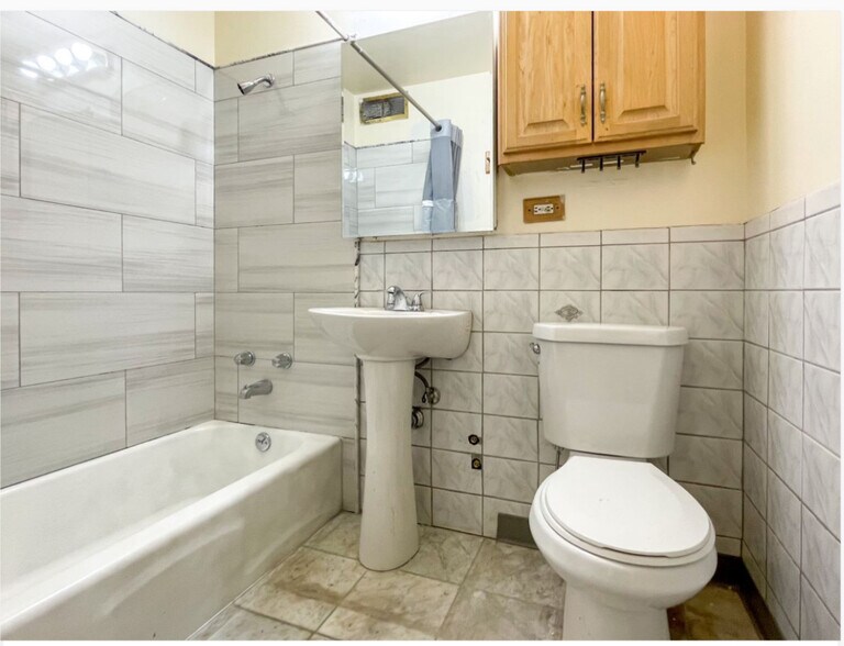 Building Photo - 4250 N Marine Dr