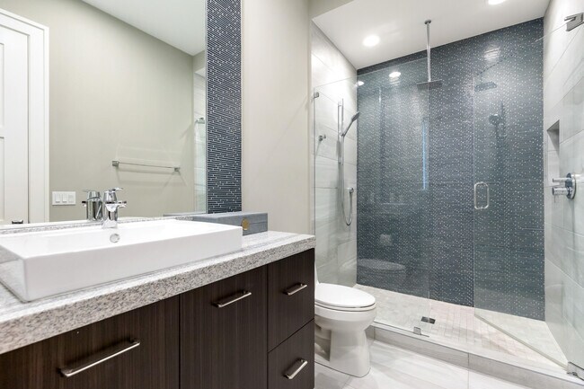 Building Photo - 3211 NE 27th Ave