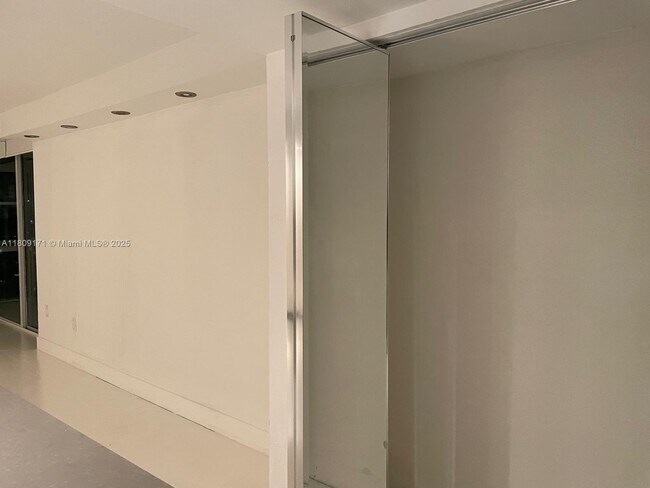 Building Photo - 3625 N Country Club Dr