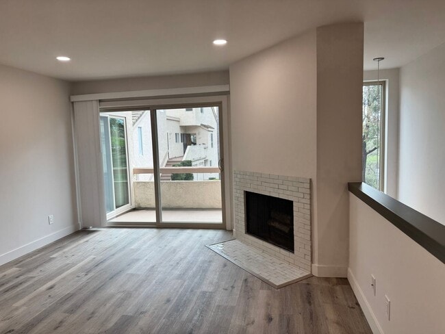 Building Photo - Welcome to this stunning Tierrasanta 1-bedroom, 1-bathroom