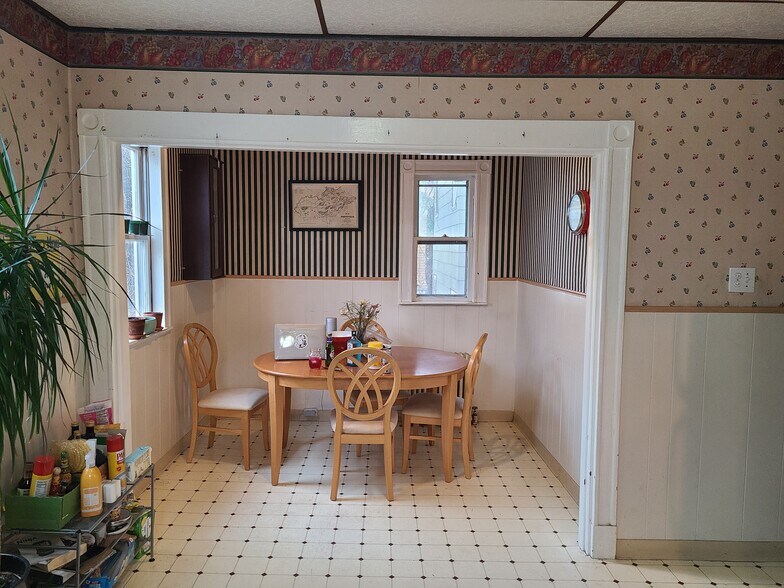 Building Photo - 95 Belmont St