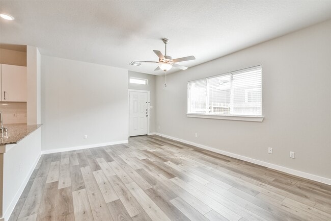 Building Photo - 25129 Pacific Wren Dr