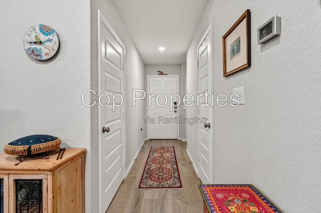Building Photo - 2425 Ayers Dr