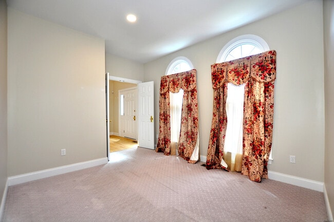 Building Photo - 34 Auburn Knoll