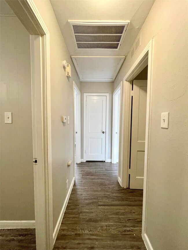 Building Photo - 5743 Beldart St