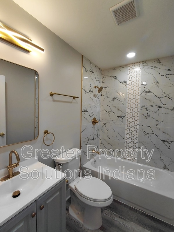 Building Photo - 7416 Montana Ave