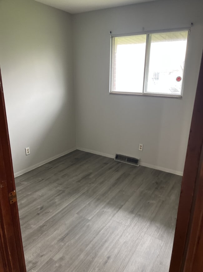 Building Photo - 5015 Yermo Dr
