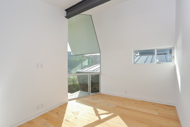 Building Photo - 3660 Inglewood Blvd