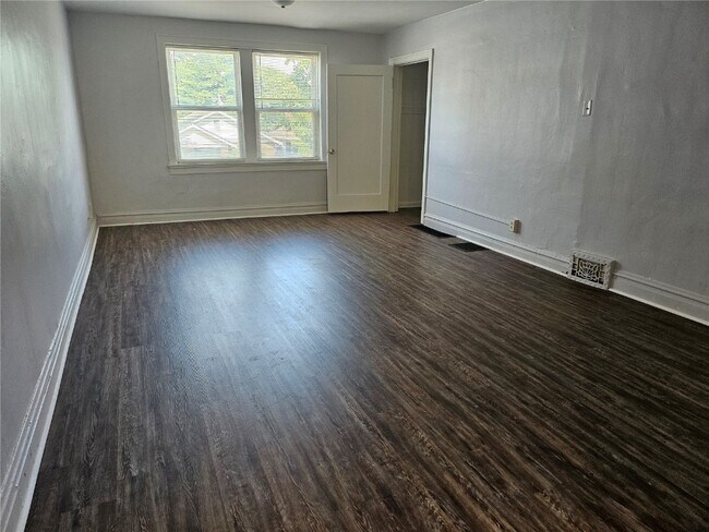 Building Photo - 5856 Hampton Ave