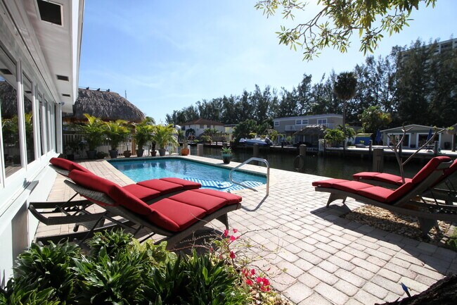 Building Photo - 2548 SE 14th St