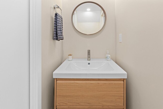 Building Photo - New built and fully furnished 2 bed 2. 5 baths in Point Loma
