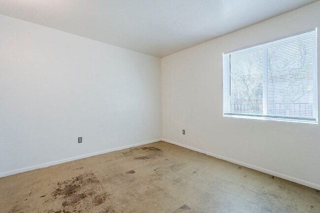 Building Photo - 434 N Norris Ave