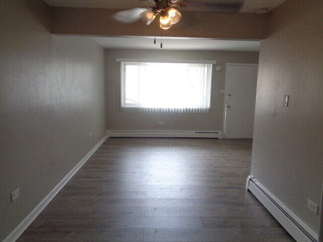 Building Photo - 5720 W 95th St