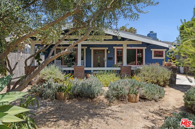 Building Photo - 124 S Hobart Blvd