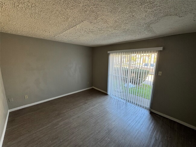 Building Photo - 13611 Ravensway Dr