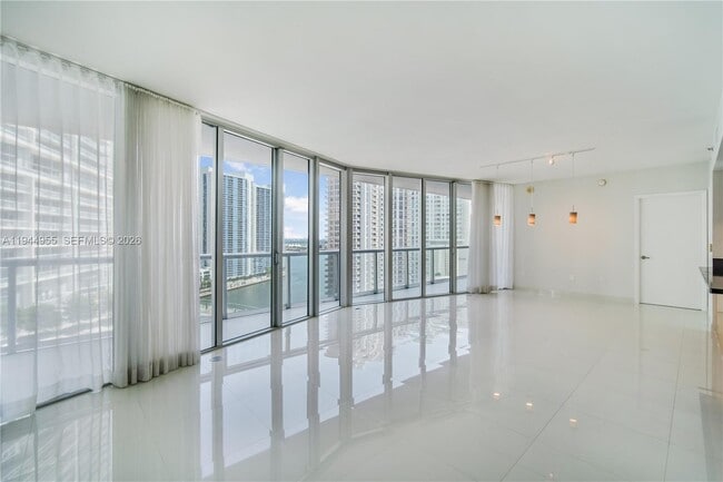 Building Photo - 495 Brickell Ave