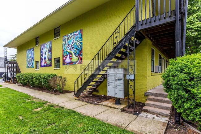 Building Photo - 468 N Limestone