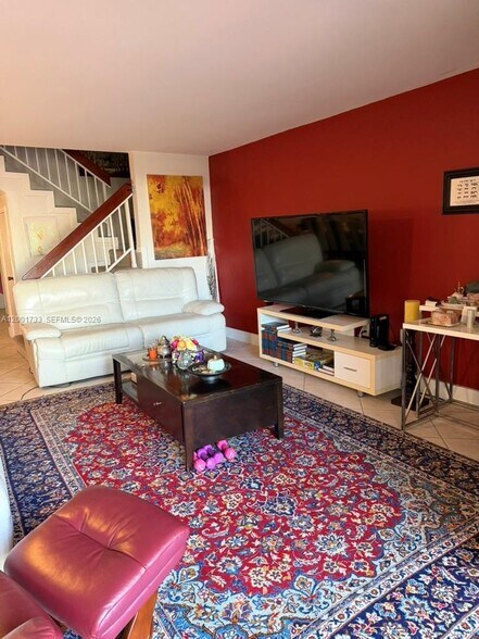 Building Photo - 2661 NE 164th St