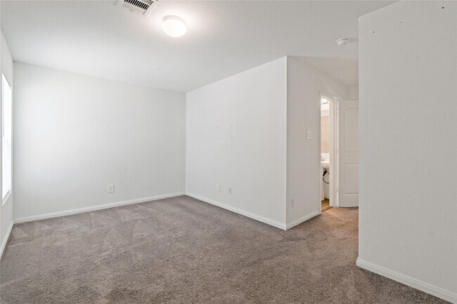 Building Photo - 264 Pin Oak