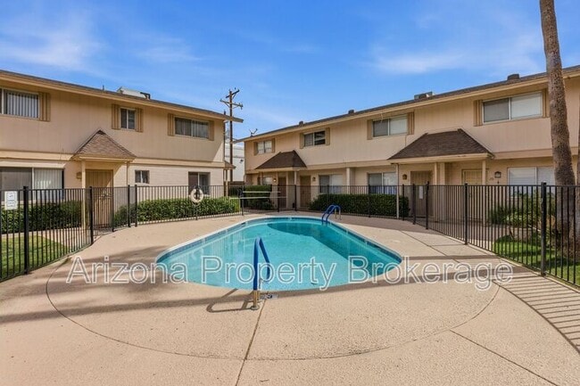 Building Photo - 3934 E Piccadilly Rd