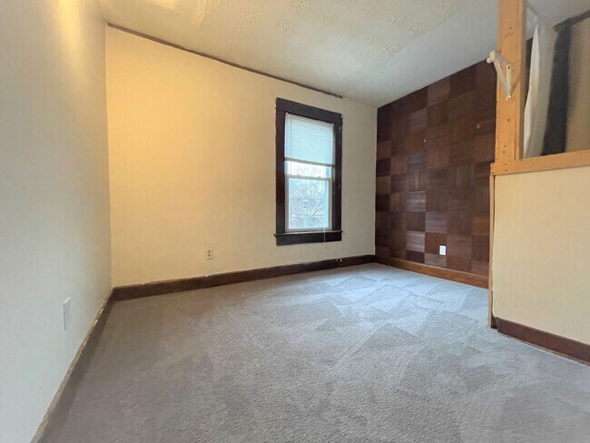 Building Photo - 381 Alden Ave