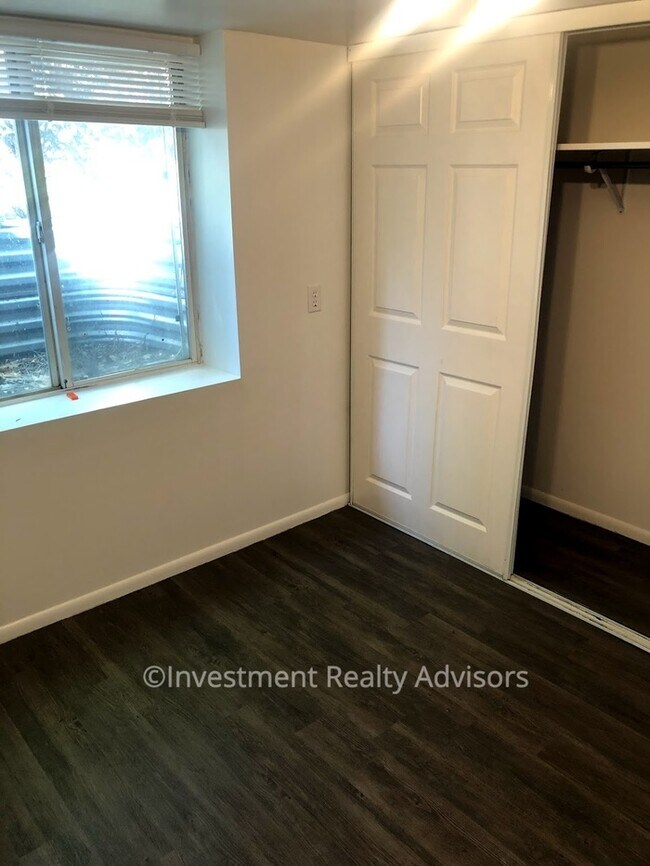 Building Photo - 2 bed 1 bath Basement Apartment in Sandy!