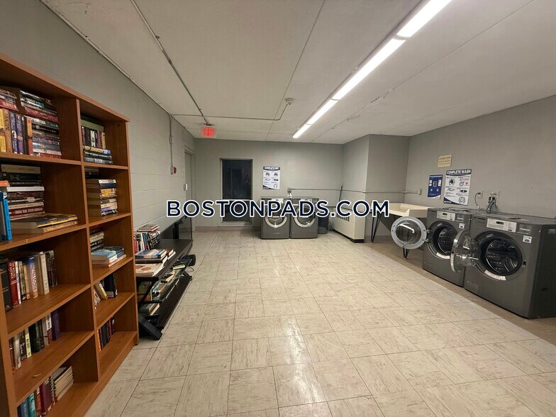 Building Photo - 50 Broadlawn Park