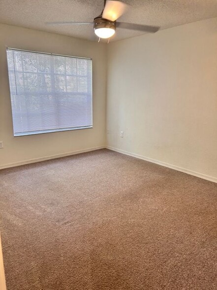 Building Photo - 4240 Summer Landing Dr