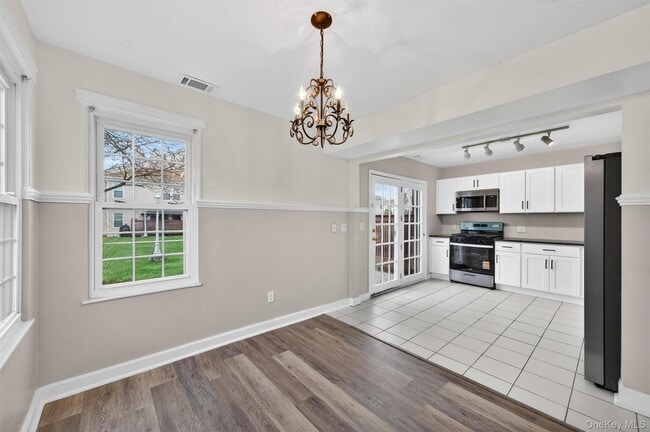 Building Photo - 3304 Whispering Hills Dr