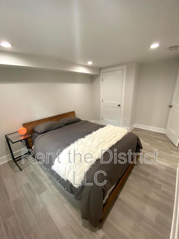 Building Photo - 1316 Staples St NE