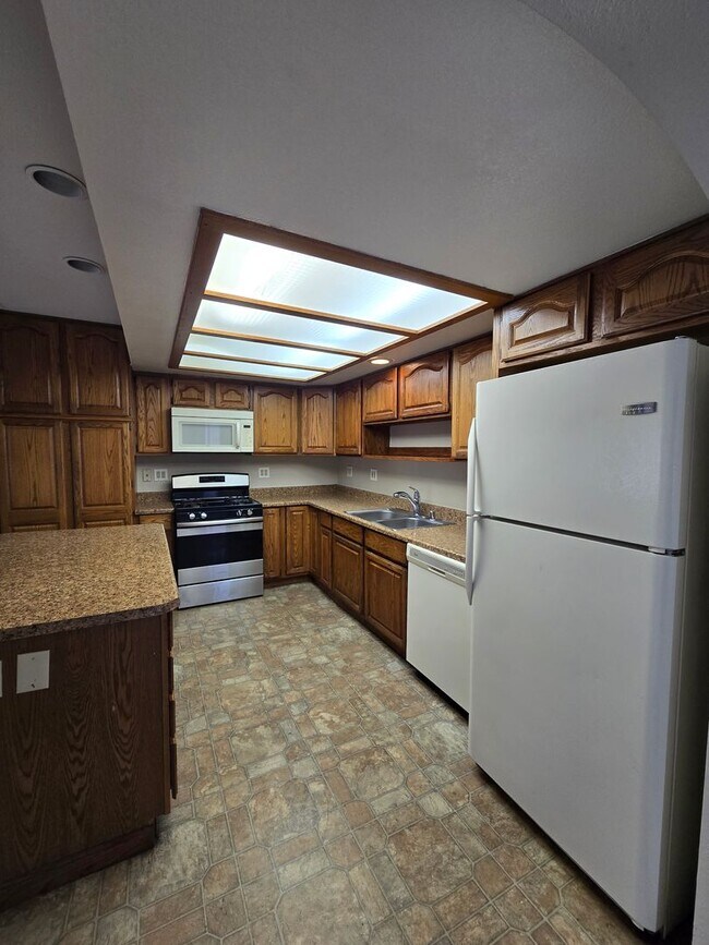 Building Photo - A Fabulous 4 Bedroom Single Story Home in East Las Vegas