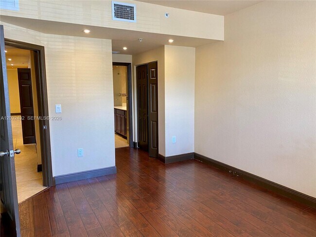 Building Photo - 8800 NW 107 Ct
