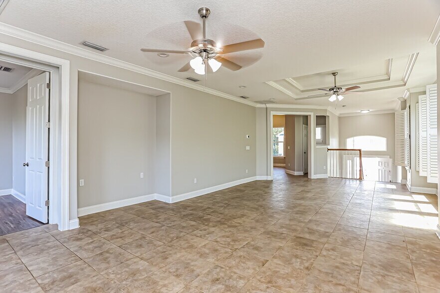 Building Photo - 136 Sunset Cir S