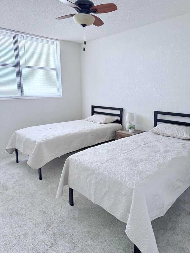 Building Photo - 801 N Ocean Blvd