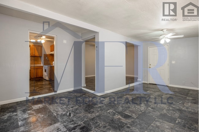 Building Photo - 3Bed/1Bath Home at Mesa/Broadway! $1499 MO...