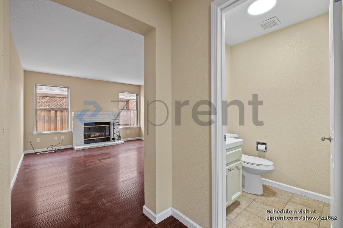 Building Photo - 684 Connie St