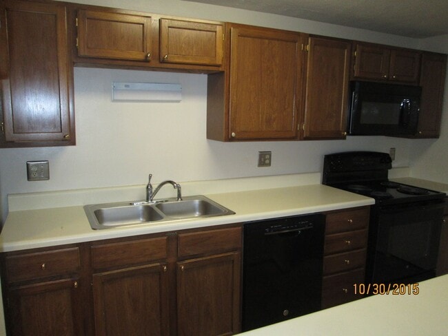 Building Photo - Tow bedoom Condo