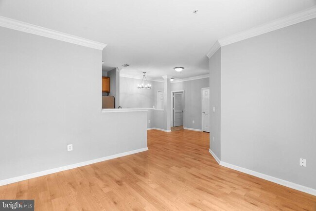 Building Photo - 4852 Eisenhower Ave