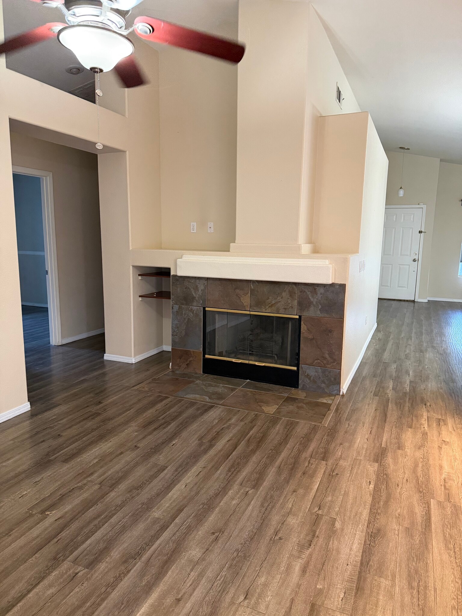 Building Photo - 2443 Avenida Flores