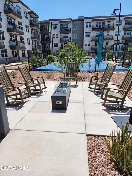 Building Photo - 7460 N Zanjero Blvd