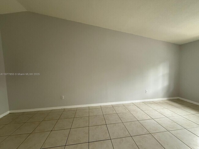 Building Photo - 2930 SE 13th Ave