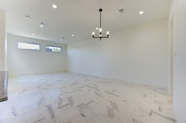 Building Photo - 2928 El Fenice Ln