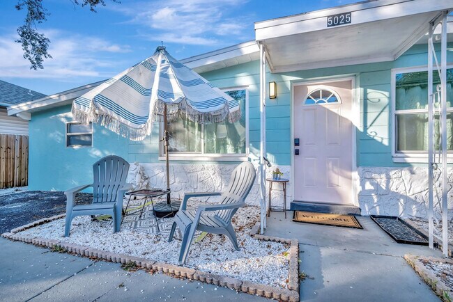 Building Photo - 5025 9th Ave S