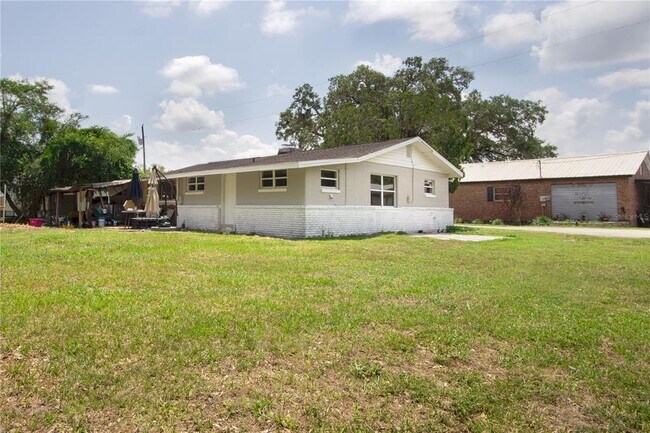 Building Photo - 37701 Primo Dr