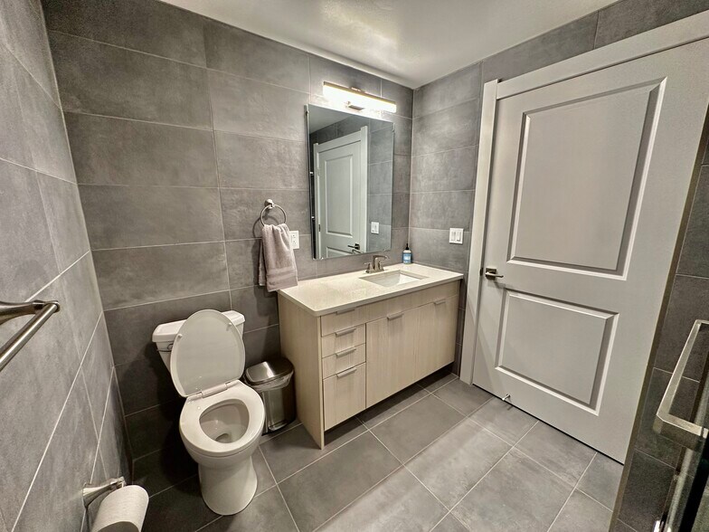 Building Photo - 2500 N High St