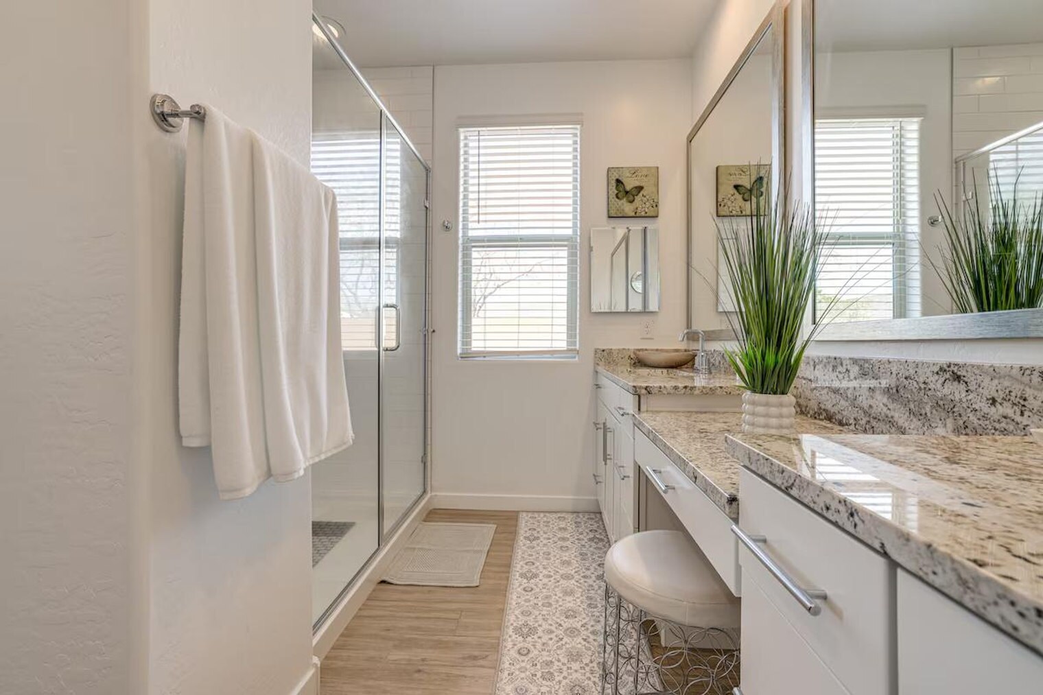 Building Photo - 417 E Emerald Dr