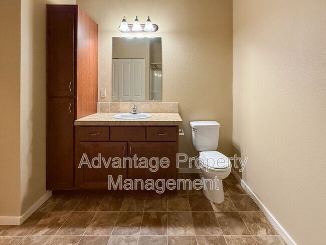 Building Photo - 537 Catron St S